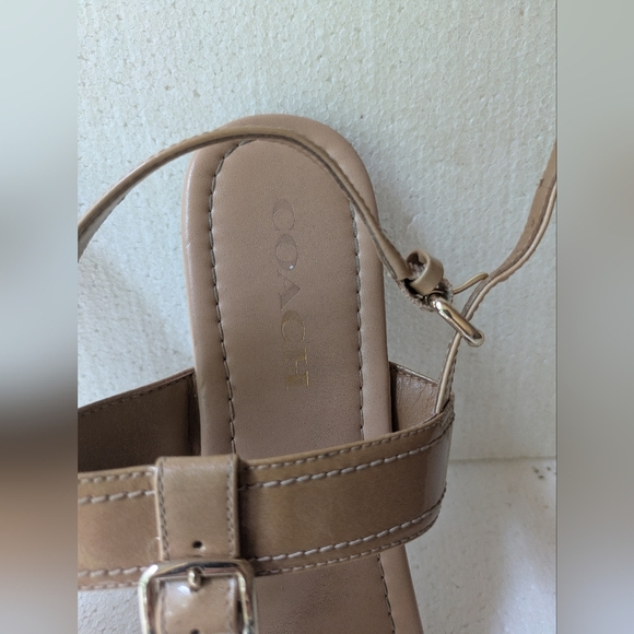 Coach Tan Patent Leather Thong Flat Sandals Size 7.5B - Picture 6 of 8